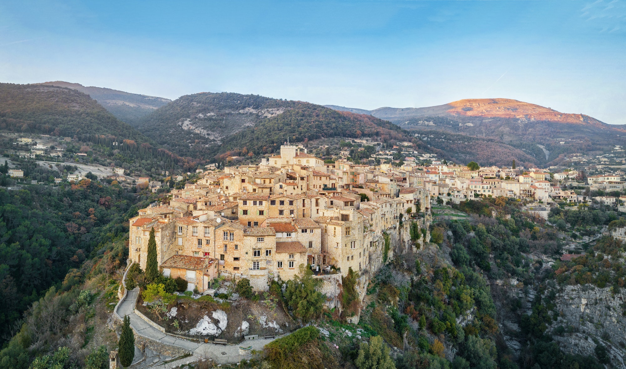 Tourrettes-sur-Loup : la cité des violettes