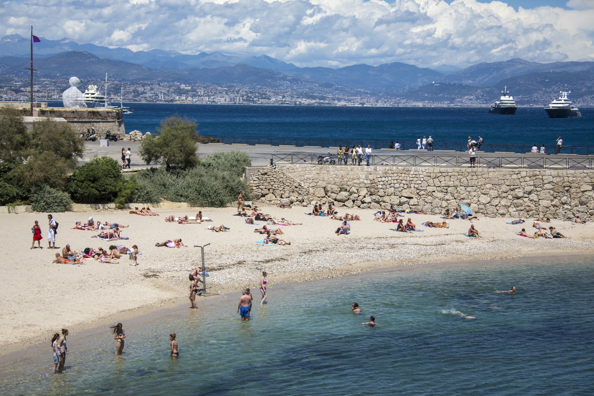 Antibes : de la vieille ville aux plages de sable fin